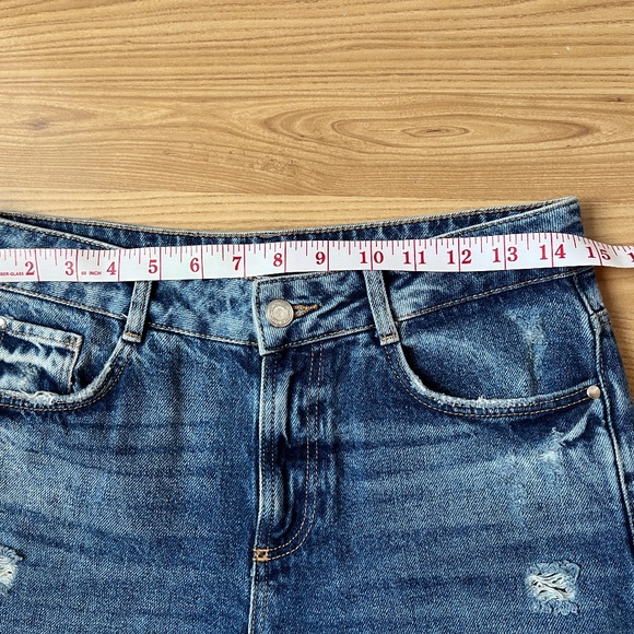 Zara  (4/36) distressed, cropped jeans with fishnet inserts (S). - Picture 9 of 16